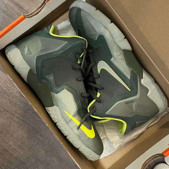 Lebrons - Picture 1 of 1